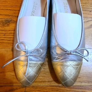 Vtg Delman leather silver/gold flats